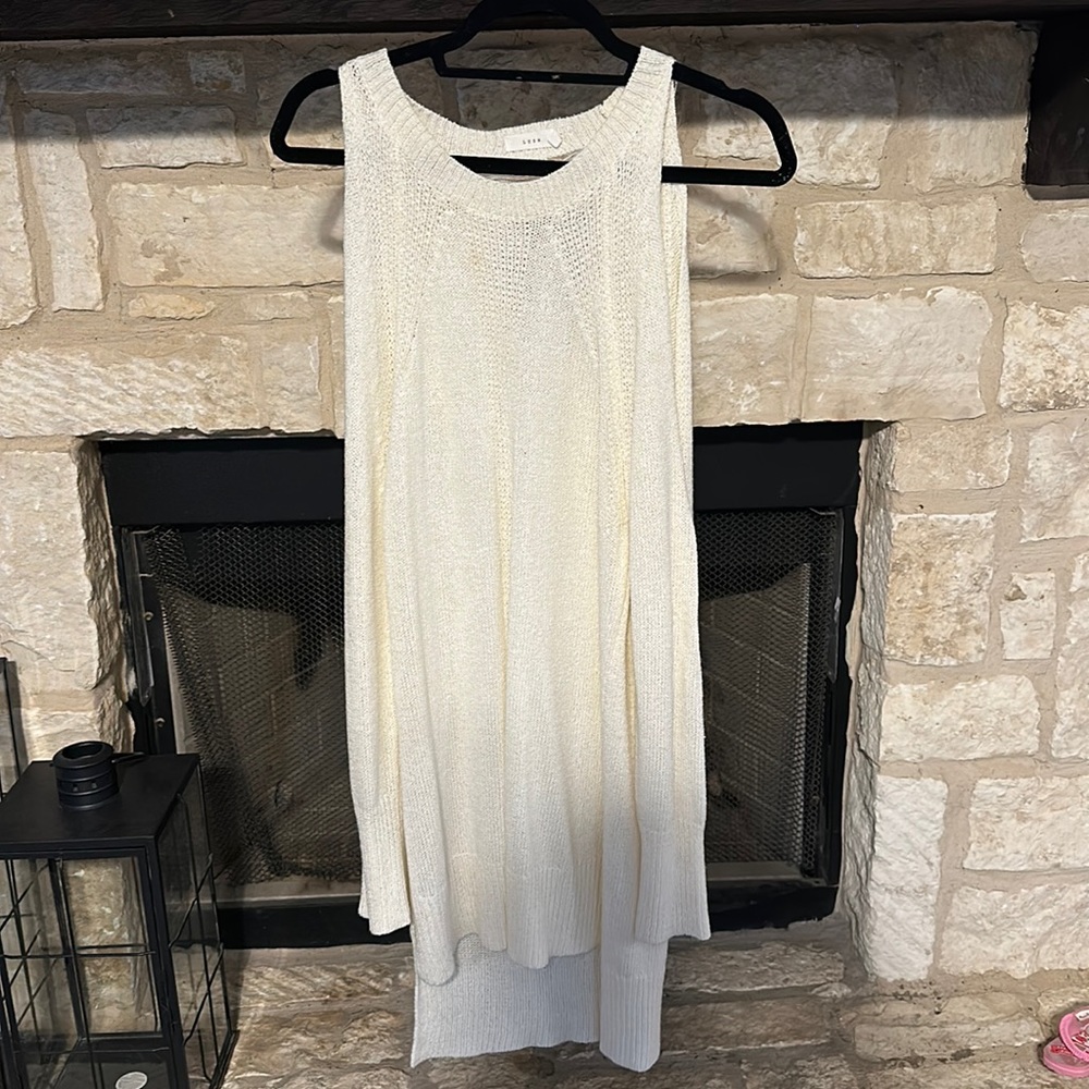 Sweater dress with distressed back